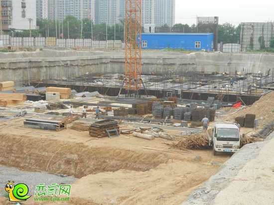 錦玉華庭二期寫字樓工地實(shí)景