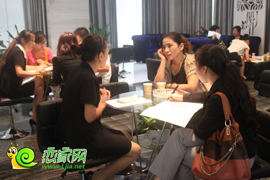 網(wǎng)友咨詢現(xiàn)場