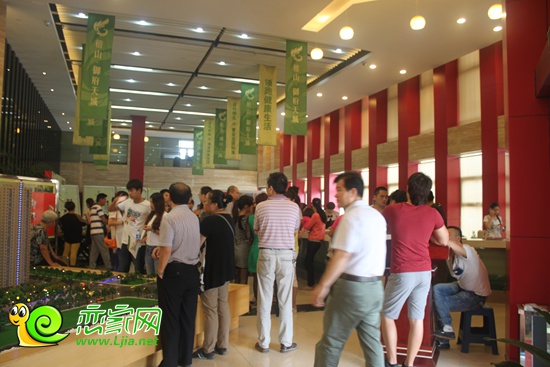 開盤現(xiàn)場