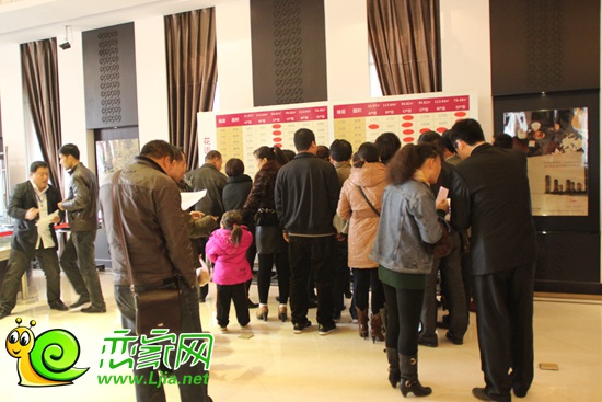 客戶選房現(xiàn)場