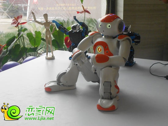 機(jī)器人被命令坐下