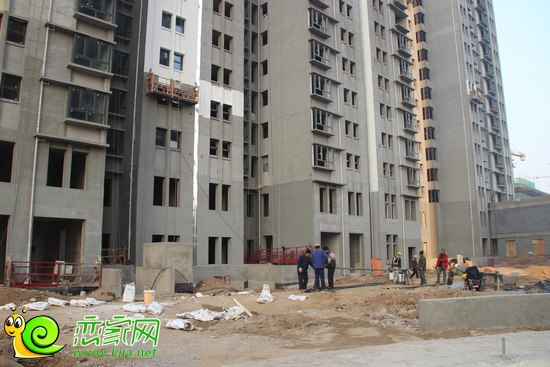 稽山御府天城4#樓正在刷外立面