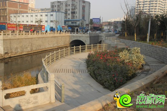 稽山御府天城沿沁河風(fēng)光