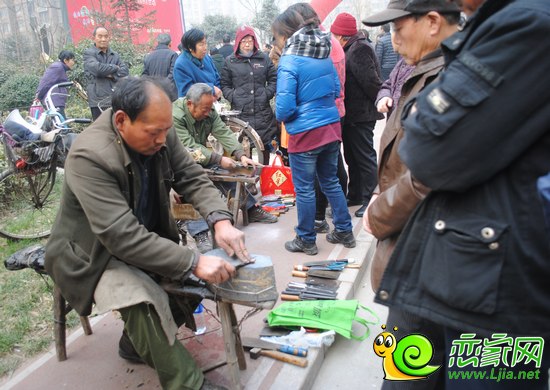 為業(yè)主免費(fèi)磨刀