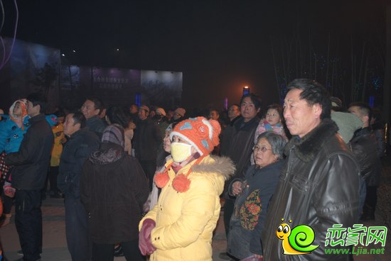 客戶排隊領取烤全羊
