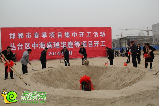 領(lǐng)導(dǎo)為盛瑞華庭等春季開(kāi)工項(xiàng)目奠基