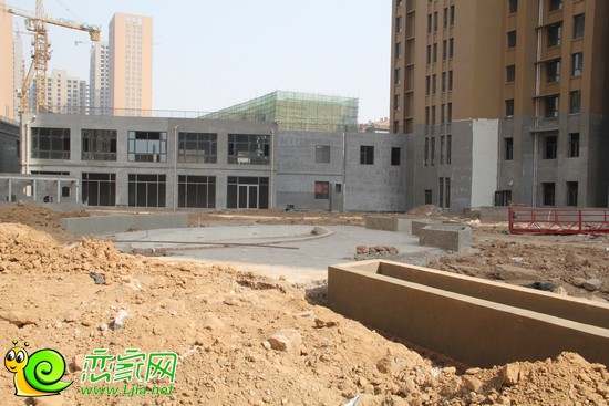 小區(qū)內(nèi)部實(shí)景