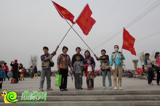 網(wǎng)友到達(dá)日晷廣場(chǎng)