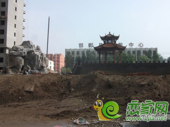 萬聚凱旋城一期正在做綠化