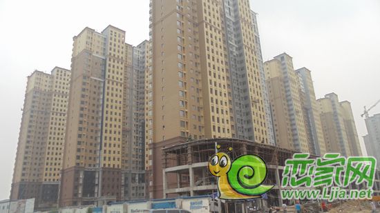 藍天城正在做外立面