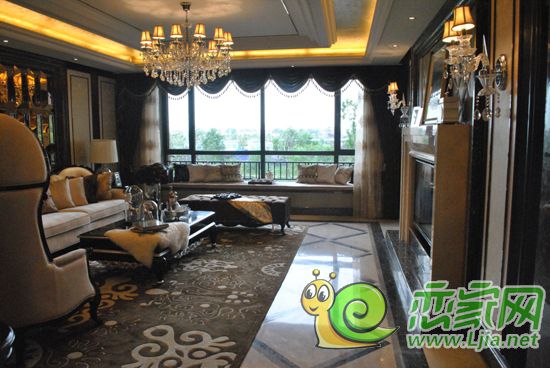 243㎡ 客廳