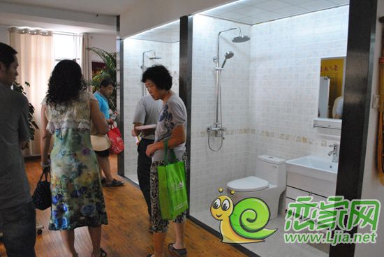 參觀建材的網(wǎng)友