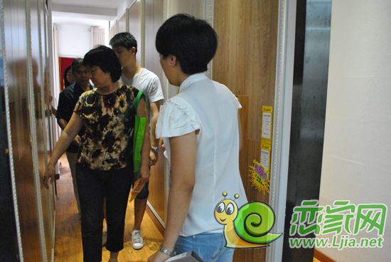參觀建材的網(wǎng)友