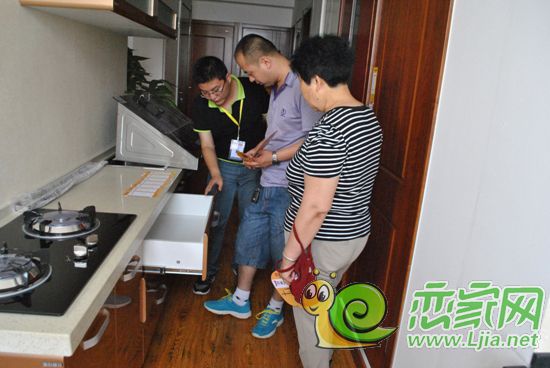 參觀建材的網(wǎng)友