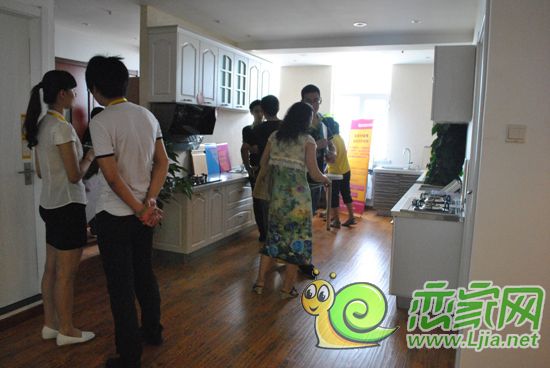 參觀建材的網(wǎng)友