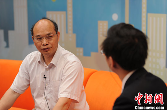北京理工大學(xué)房地產(chǎn)研究所所長(zhǎng)周畢文教授做客中新網(wǎng)視頻訪(fǎng)談