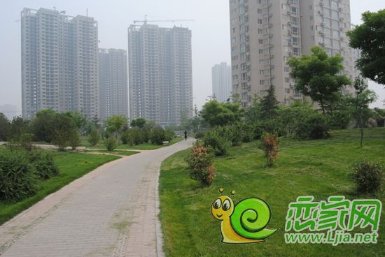 金世紀(jì)花園旁景觀