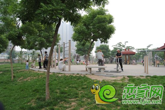 金世紀(jì)花園旁景觀