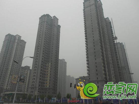 趙都新城S7號(hào)地正在做外墻