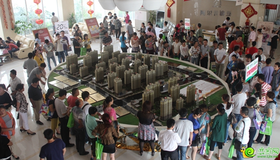 阿爾卡迪亞營銷中心內(nèi)沙盤講解