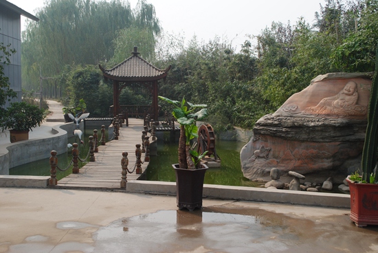 萬(wàn)聚凱旋城沿河景觀帶