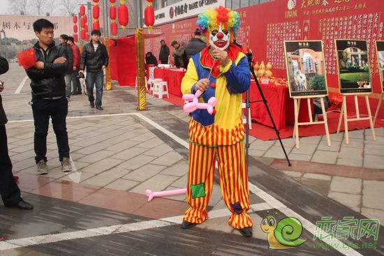 小丑現(xiàn)場(chǎng)送氣頭玩偶