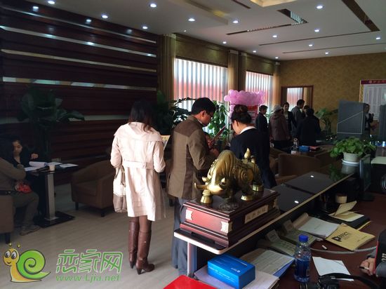 財(cái)智天地咨詢中心不少客戶前來(lái)咨詢