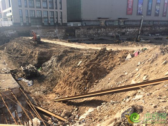 中道生活廣場南區(qū)正在打樁