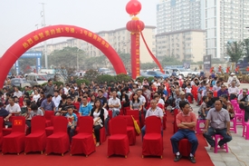 現(xiàn)場(chǎng)的人很多
