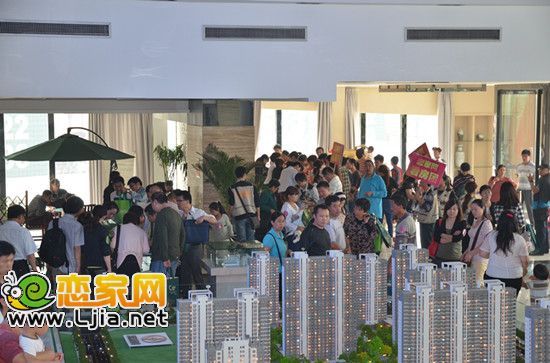 網(wǎng)友們在觀看自己的中意樓盤
