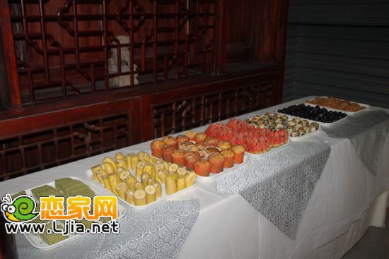 趙都華府為孩子提供了美味的點心和水果