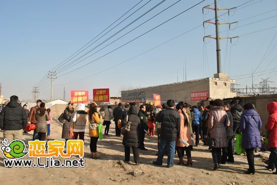 向圣水湖畔工地走去
