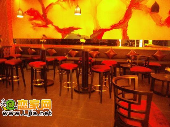 會(huì)所內(nèi)酒吧