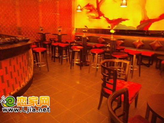 會(huì)所內(nèi)酒吧