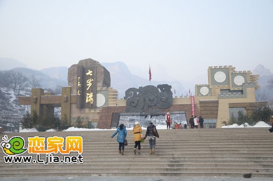 上午9時，戀家網(wǎng)隊伍到達(dá)七步溝景區(qū)