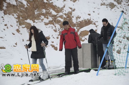 乘傳送帶上滑道
