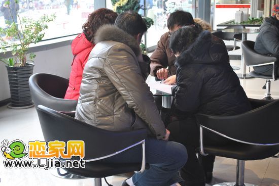 客戶咨詢現(xiàn)場