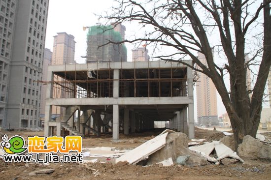 商場(chǎng)出地面兩層