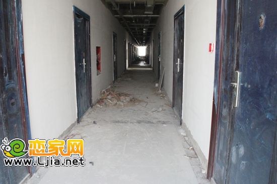 樓道地磚及門子