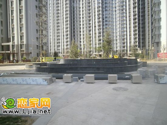 小區(qū)內(nèi)水系噴泉