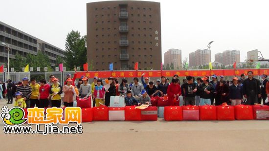獲獎(jiǎng)業(yè)主合影留念