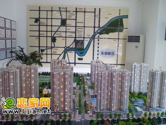 圣水湖畔的沙盤展示