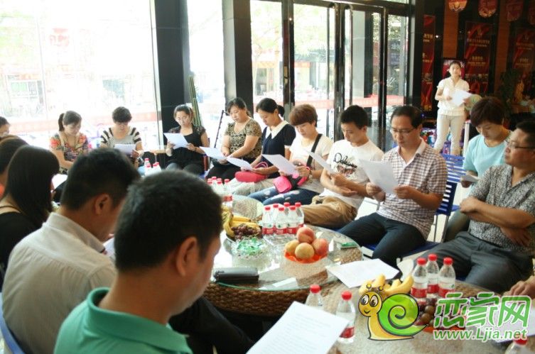 “江城地產(chǎn)杯 2013我的創(chuàng)業(yè)夢(mèng)想”創(chuàng)業(yè)者招募活動(dòng)現(xiàn)場(chǎng)圖