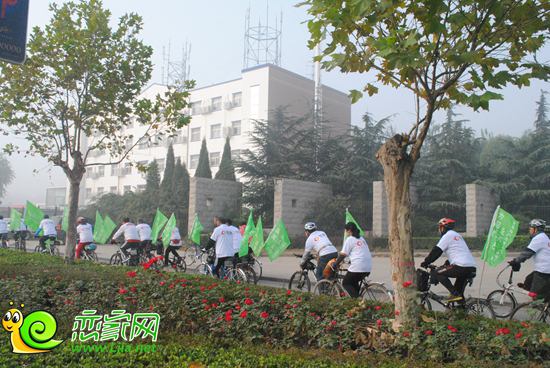 在路上的騎行愛好者們