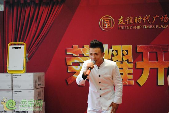 口技演員表演