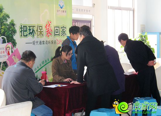 現(xiàn)代·海棠灣DIY環(huán)保袋活動(dòng)現(xiàn)場(chǎng)