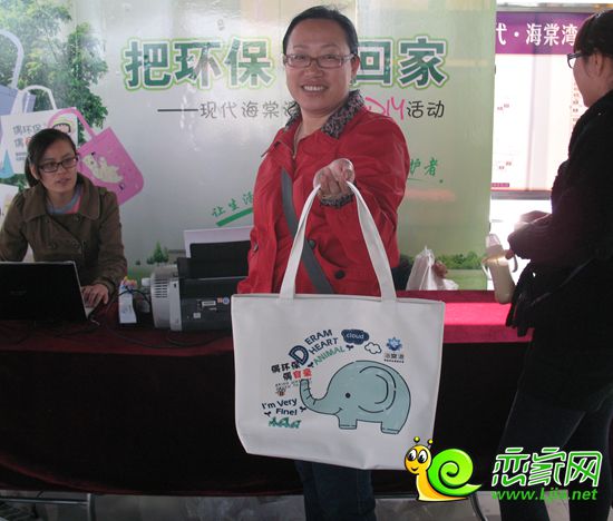 現(xiàn)代·海棠灣客戶展示DIY環(huán)保袋