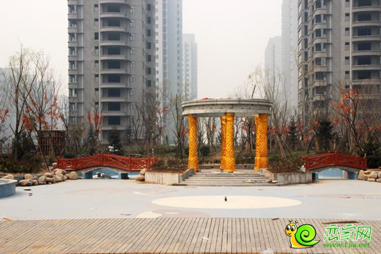 潤實(shí)·月亮灣湖心亭景觀