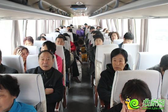 “暢游梨鄉(xiāng)共享梨園春”榮盛社區(qū)千人游梨園活動