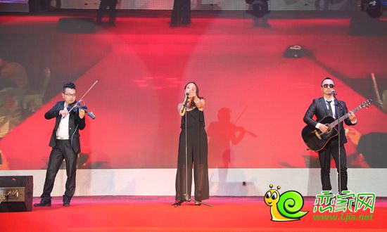 美的城定制表演《重溫經(jīng)典》